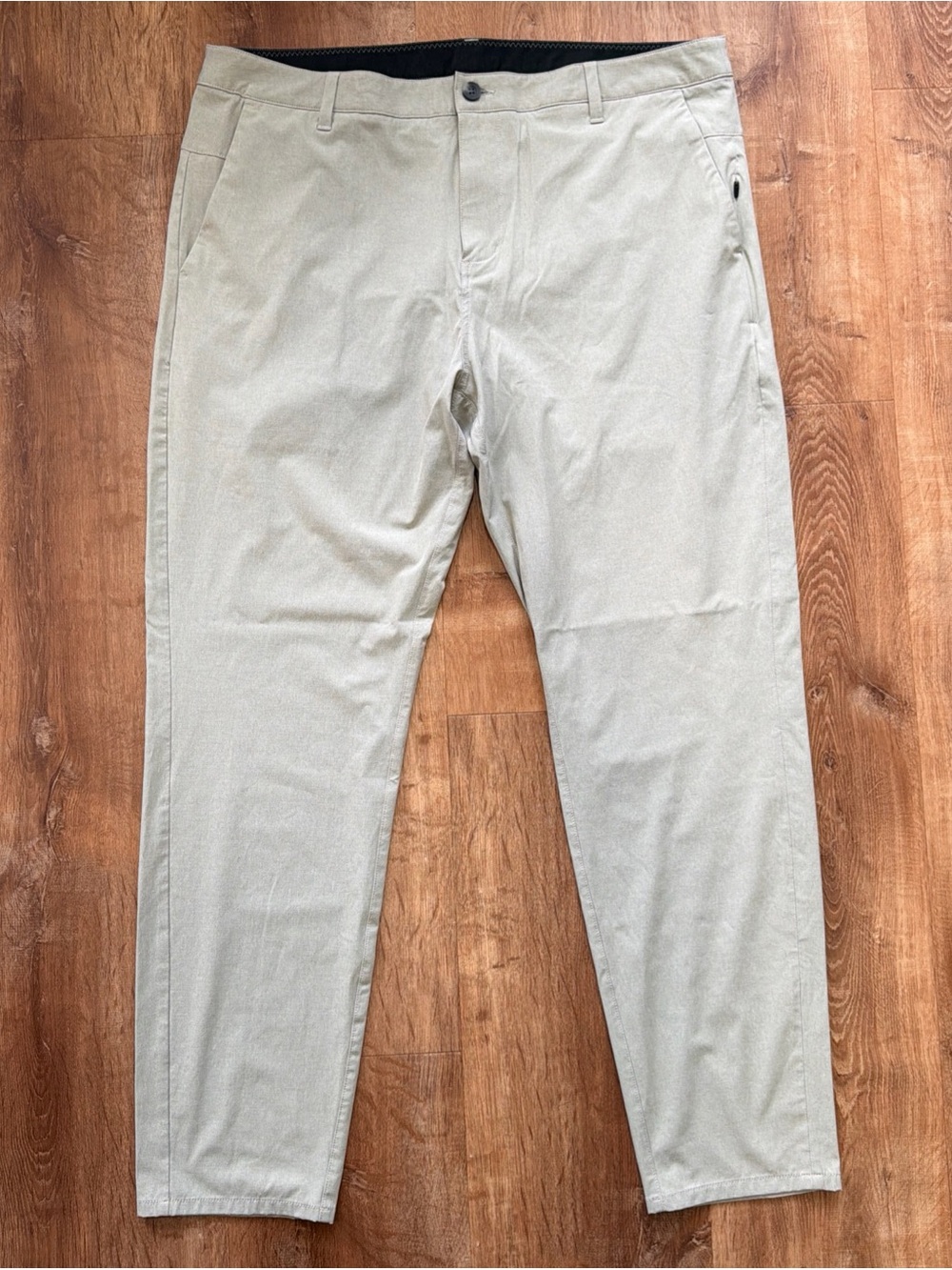Vuori AIM Pant Mens 38x32 Athletic 4-Way Stretch Slim Fit Cream Performance